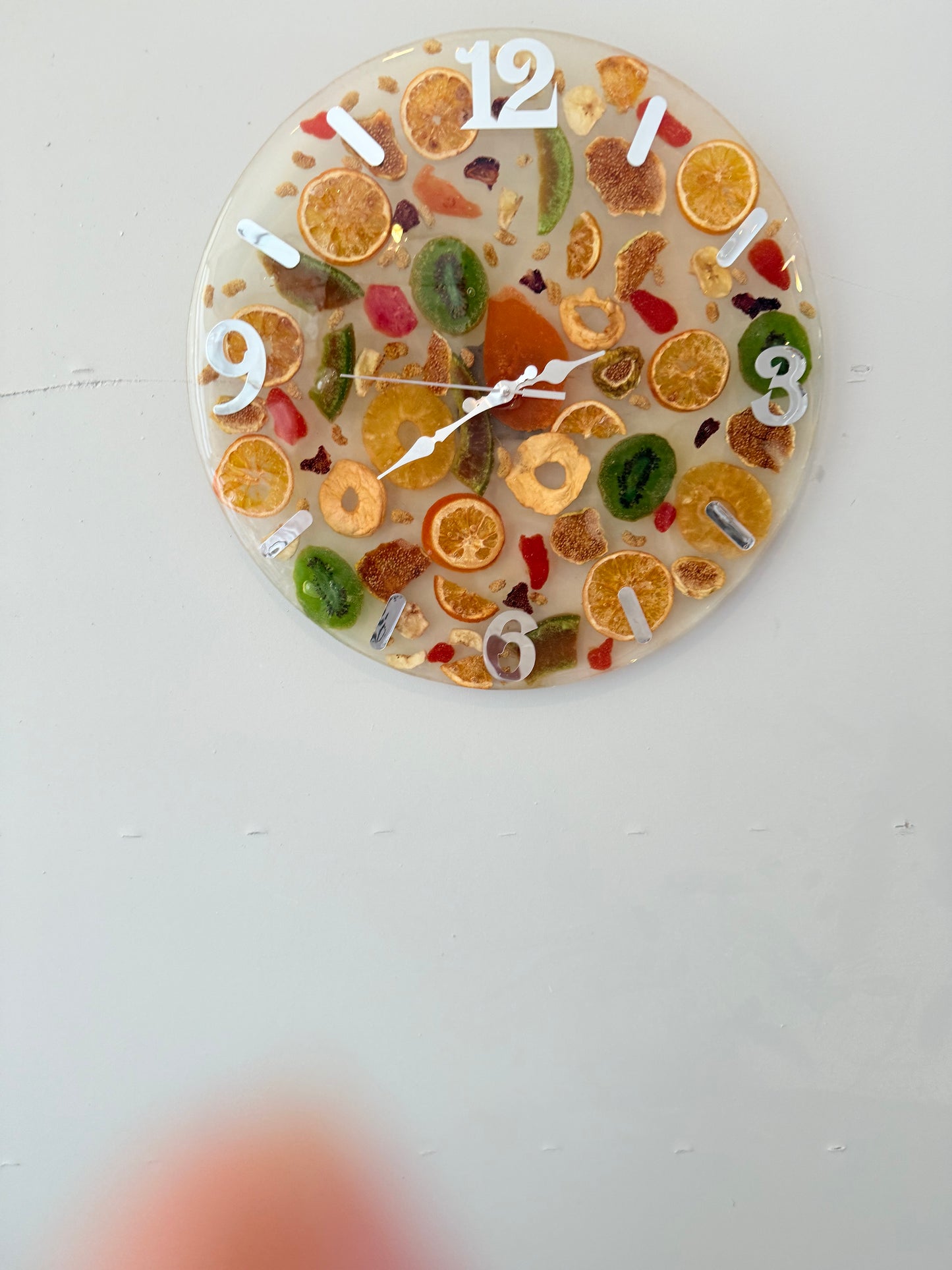 Kuru meyveli duvar saati