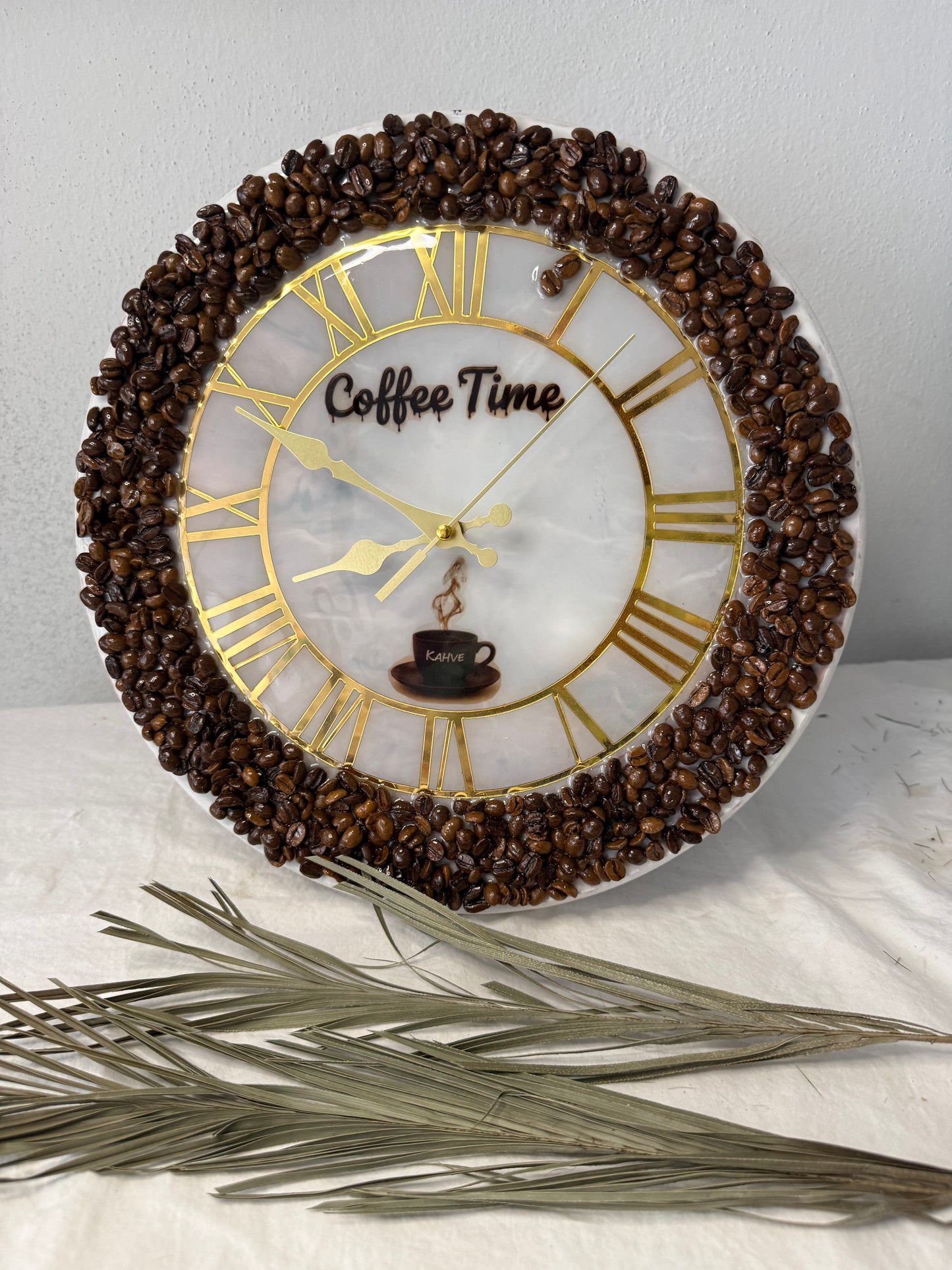 Kahve çekirdeğinden duvar saati