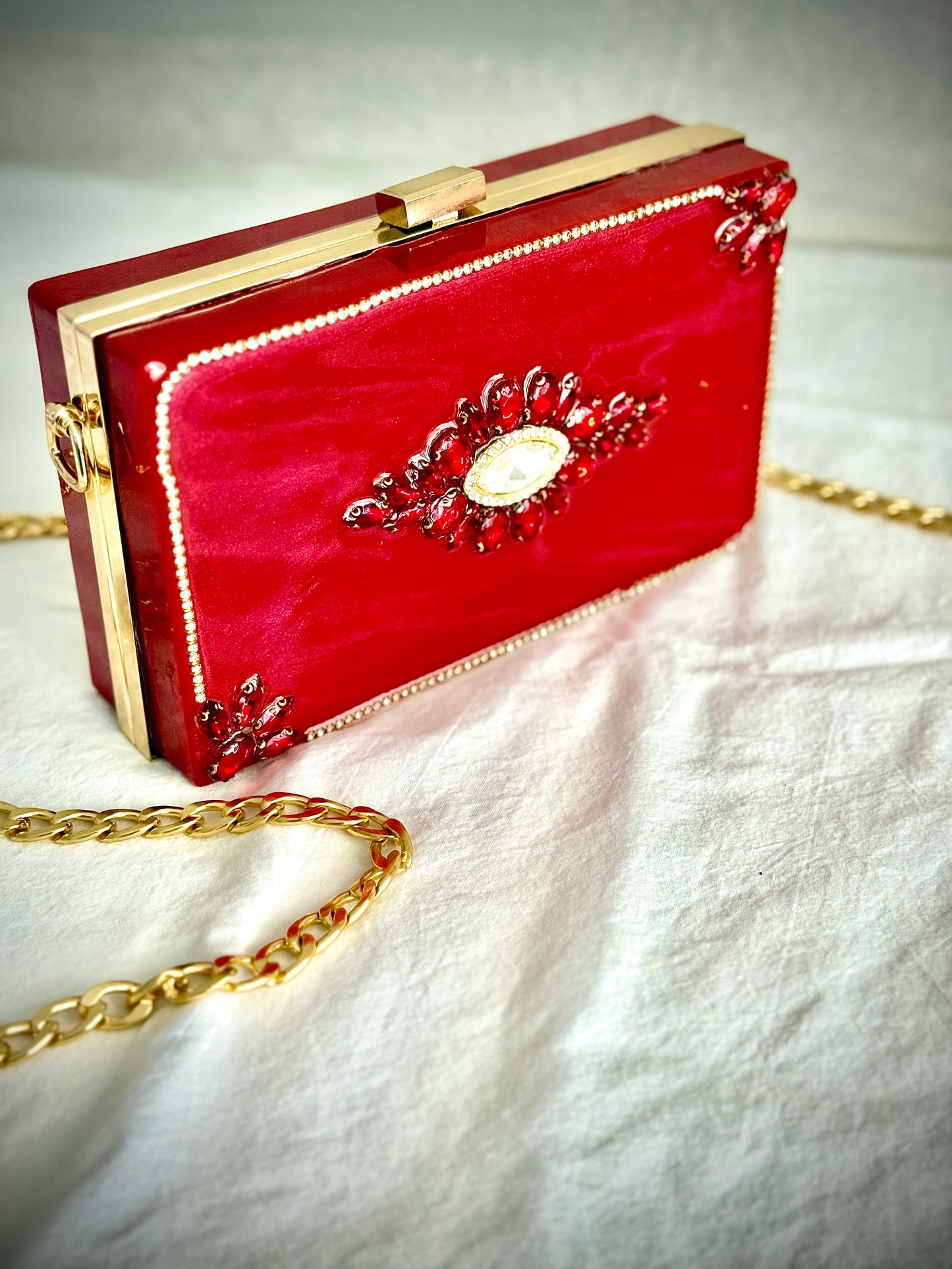 Swaraki taşlarla yapılmış debriyaj epoksi çanta