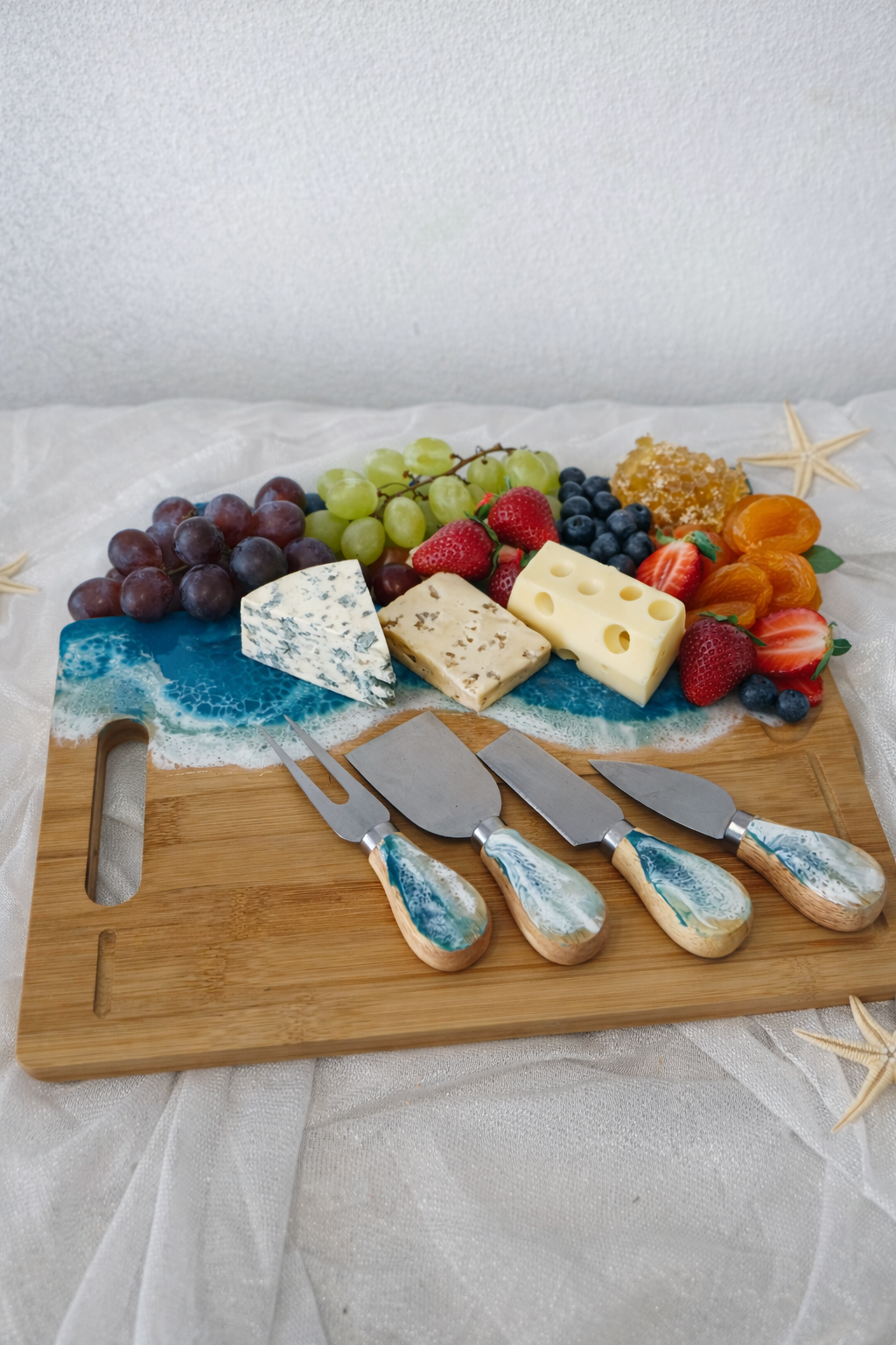 Epoksiden yapılmış peynir sunum tahtası ￼