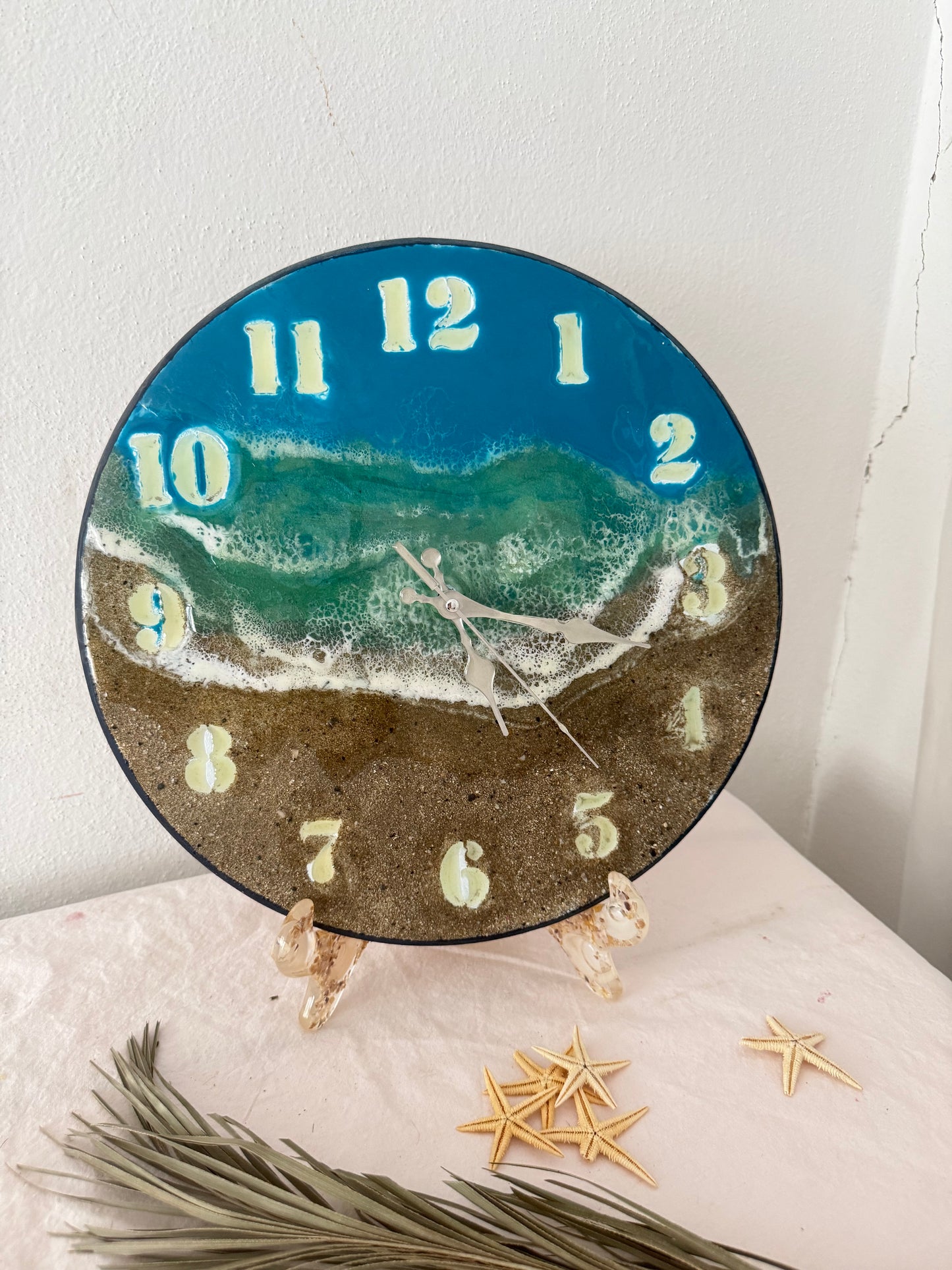 Karanlıkta parlayan saaat yeşil renkli