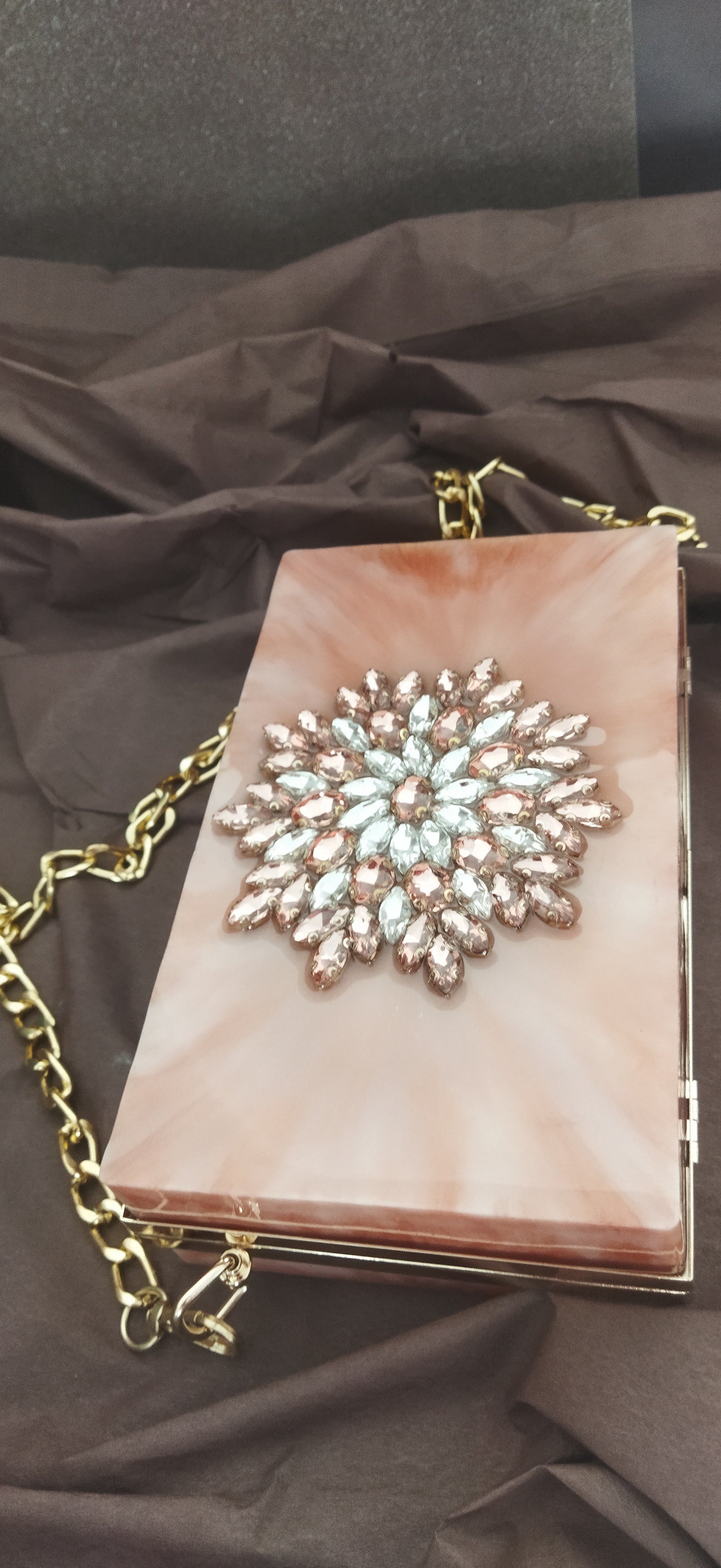 Swarovski taşlarla yapılmış somon renk debriyaj çanta