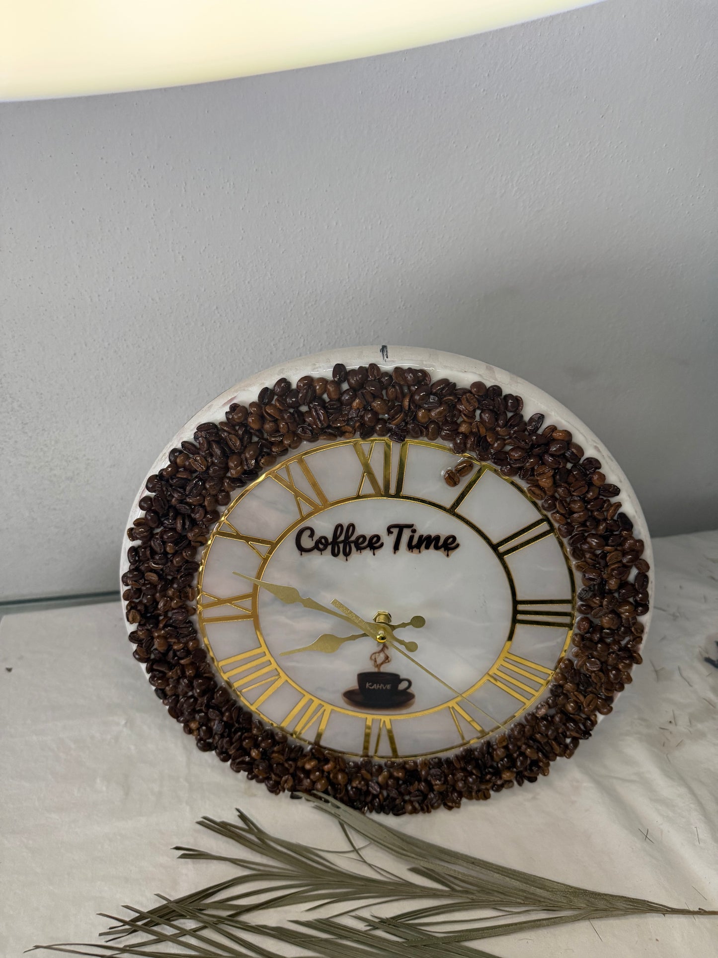 Kahve çekirdeğinden duvar saati