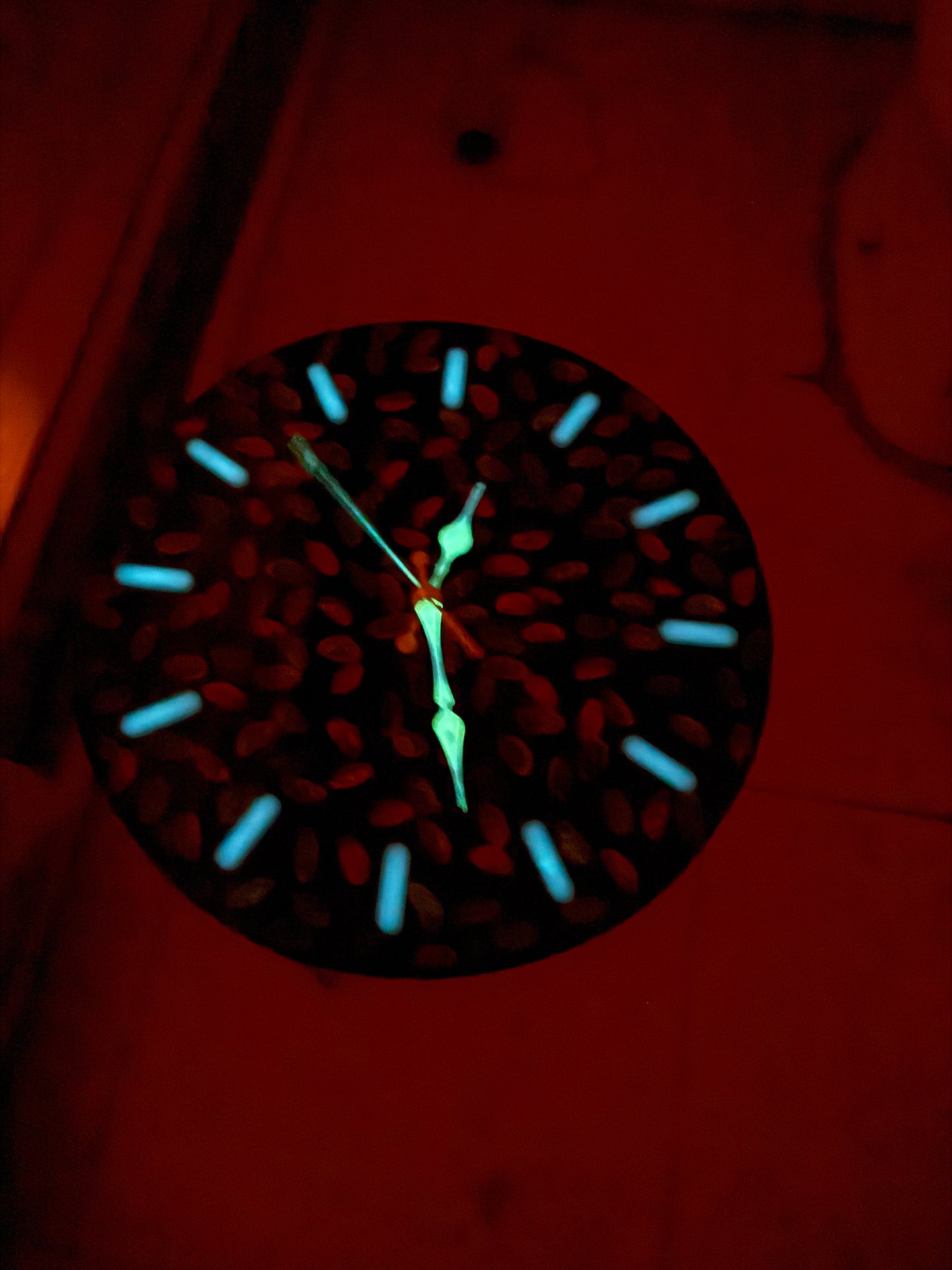 Duvar saati (karanlıkta )parlayan
