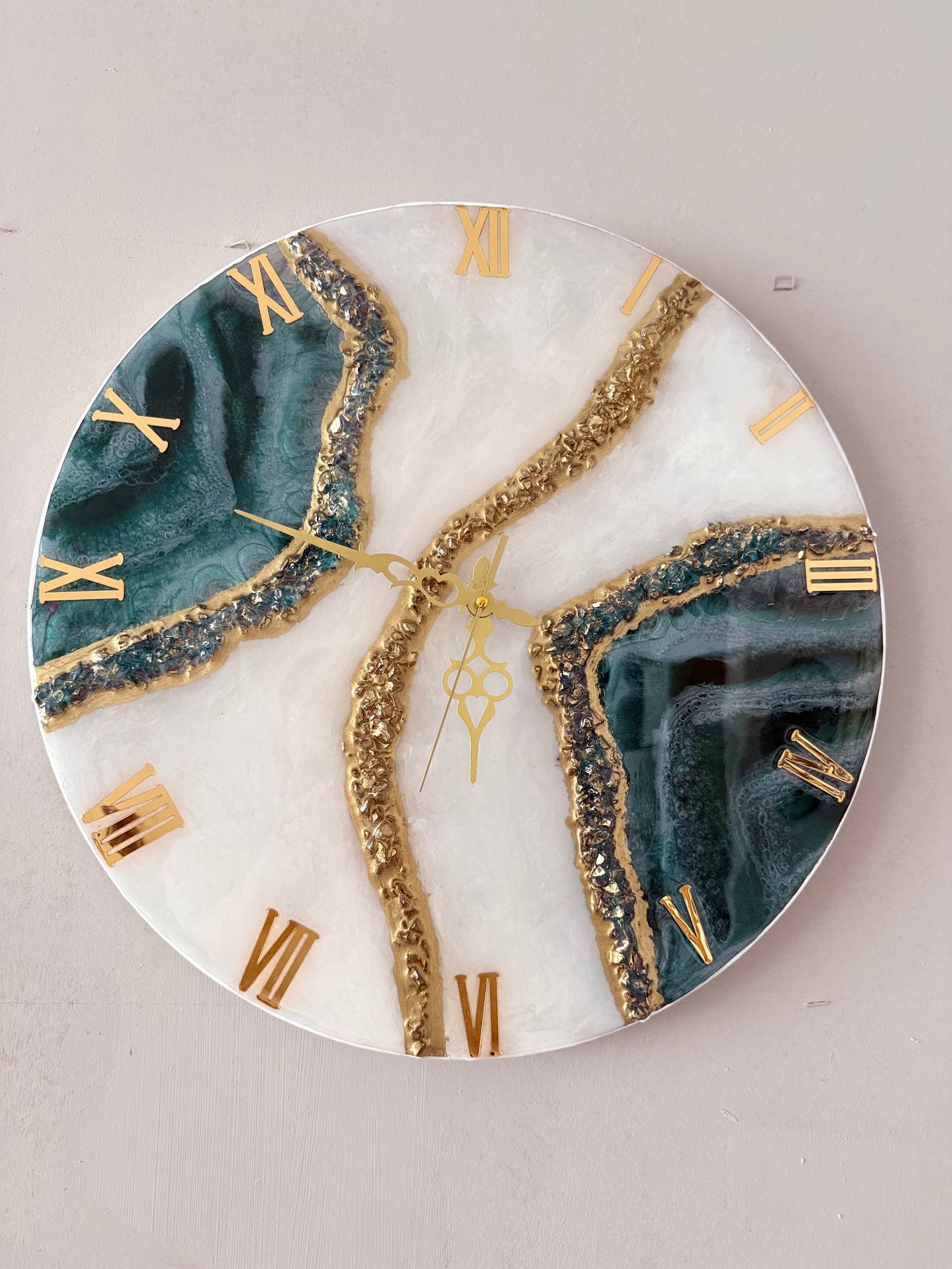 Altın varaklı saat