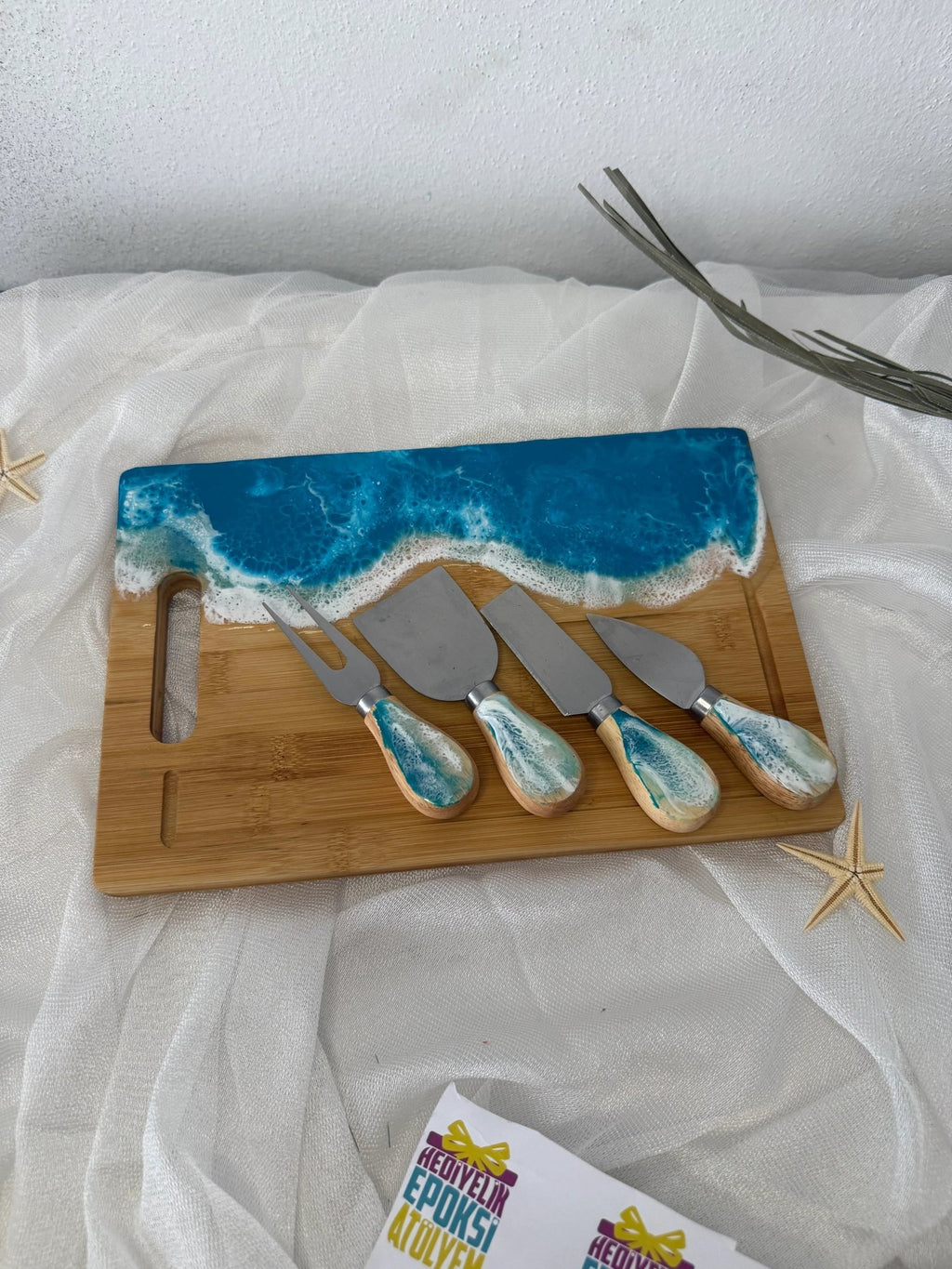 Epoksiden yapılmış peynir sunum tahtası ￼ - HediyeEpoxyEpoksiden yapılmış peynir sunum tahtası ￼HediyeEpoxyÇok renkliEpoksiden yapılmış peynir sunum tahtası ￼ - HediyeEpoxy