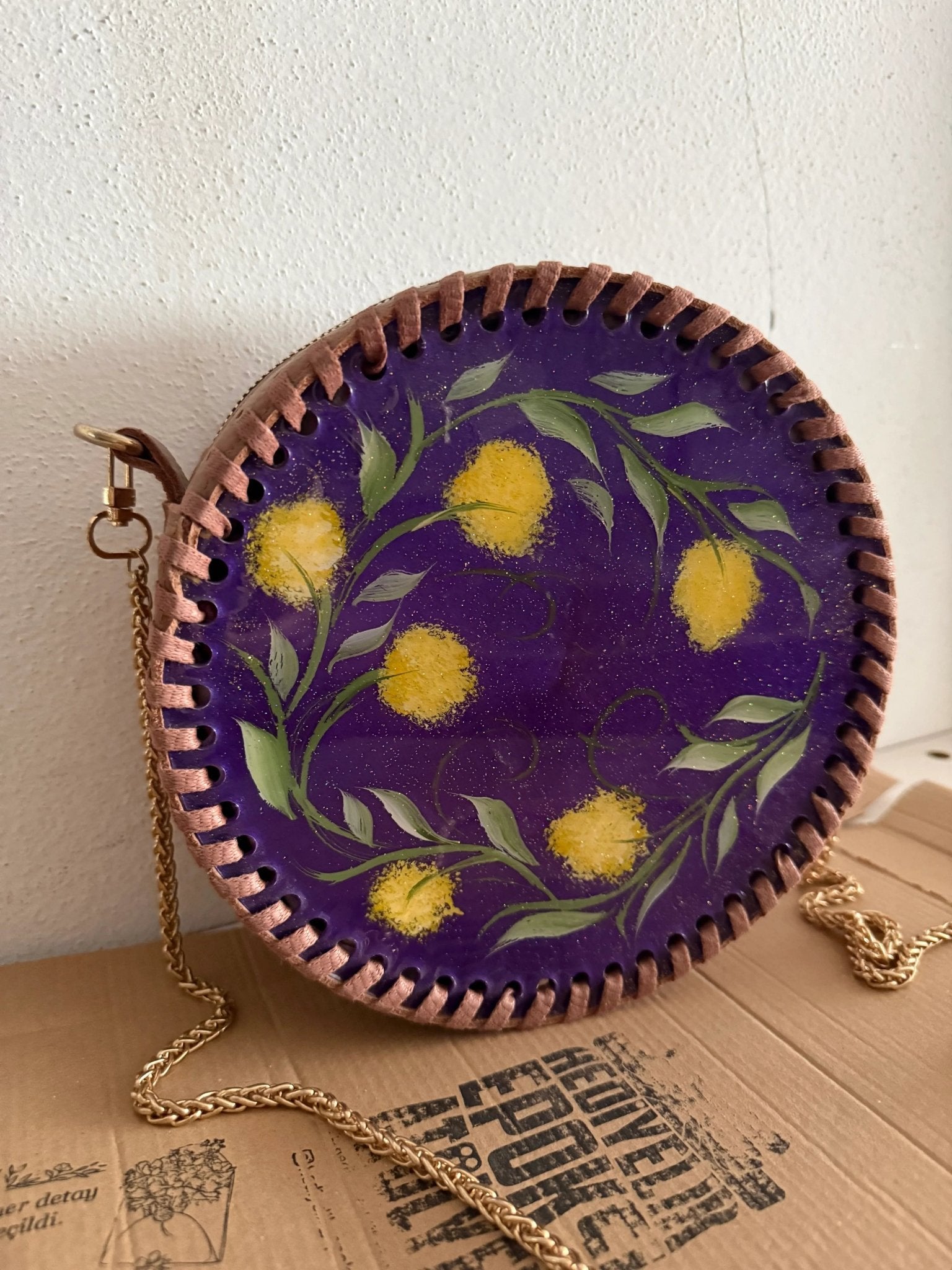 Hakiki deri çiçek desenli epoksi çanta - HediyeEpoxyHakiki deri çiçek desenli epoksi çantaHediyeEpoxyHakiki deri çiçek desenli epoksi çanta - HediyeEpoxy