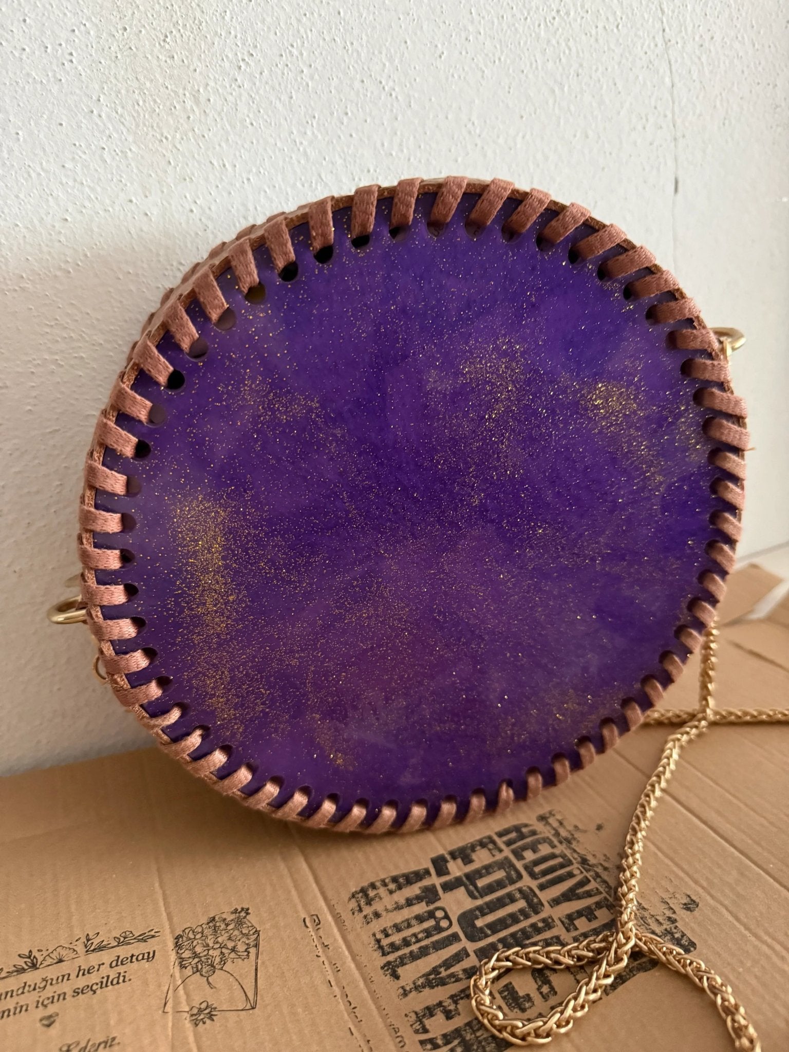 Hakiki deri çiçek desenli epoksi çanta - HediyeEpoxyHakiki deri çiçek desenli epoksi çantaHediyeEpoxyHakiki deri çiçek desenli epoksi çanta - HediyeEpoxy