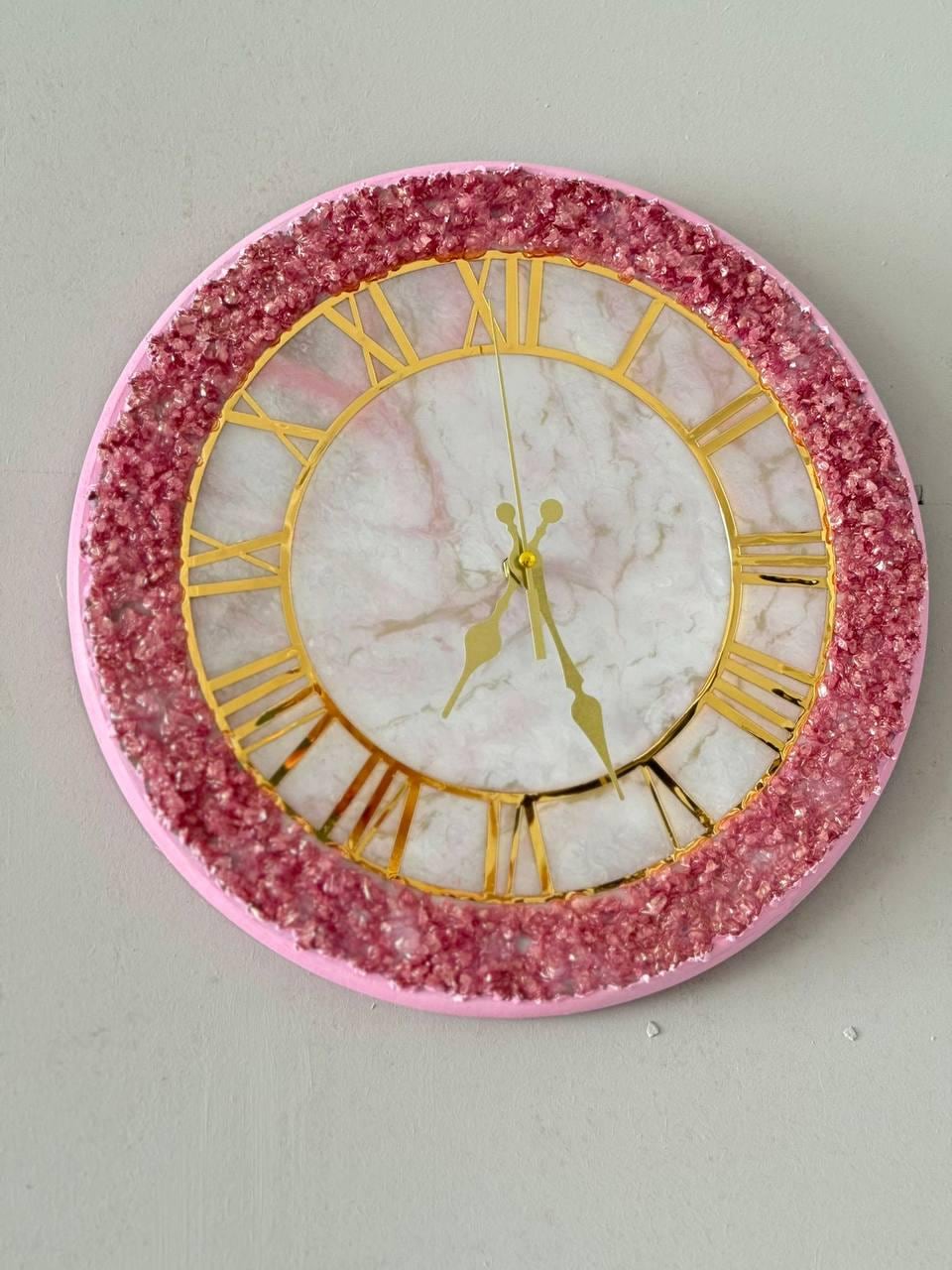 Luxury Pink Geode Epoxy Resin Wall Clock - Marble Clock with Crushed Glass & Crystals - Silent Elegant Home Decor, Glam Housewarming Gift