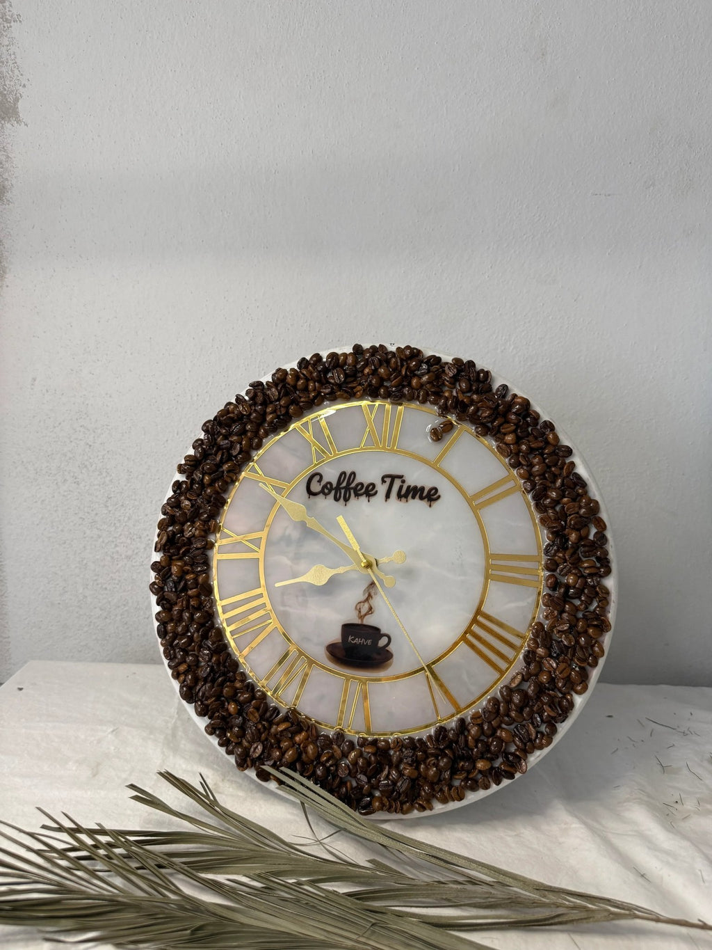 Kahve çekirdeğinden duvar saati - HediyeEpoxyKahve çekirdeğinden duvar saatiHediyeEpoxyKahverengiKahve çekirdeğinden duvar saati - HediyeEpoxy