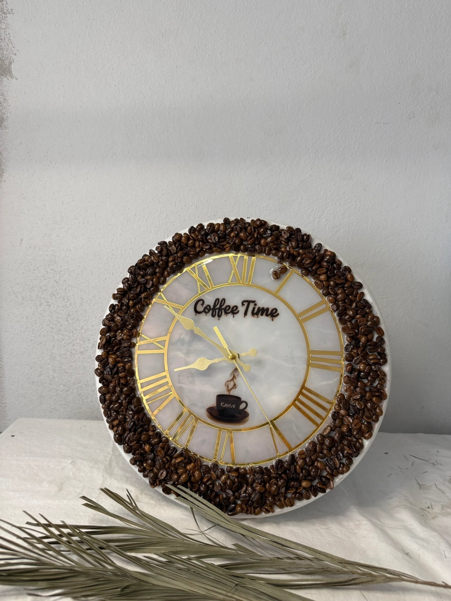 Kahve çekirdeğinden duvar saati - HediyeEpoxyKahve çekirdeğinden duvar saatiHediyeEpoxyKahverengiKahve çekirdeğinden duvar saati - HediyeEpoxy