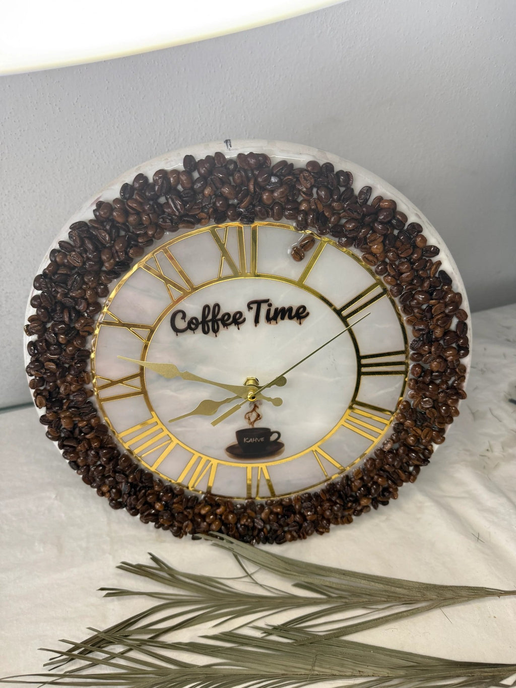 Kahve çekirdeğinden duvar saati - HediyeEpoxyKahve çekirdeğinden duvar saatiHediyeEpoxyKahverengiKahve çekirdeğinden duvar saati - HediyeEpoxy