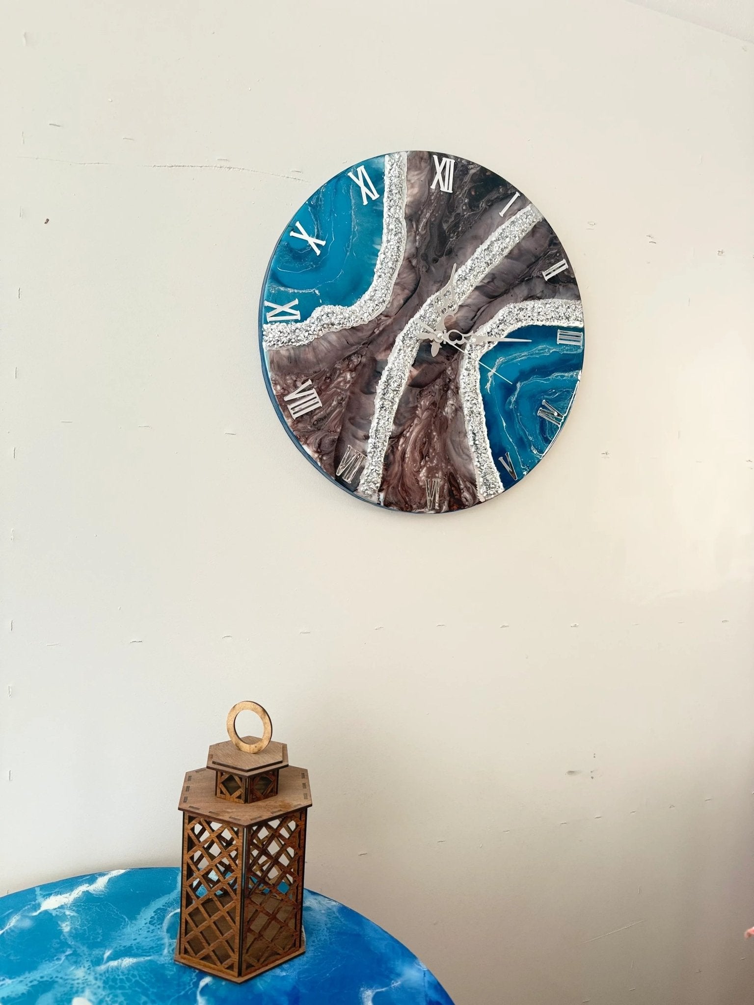 Silver duvar saati - HediyeEpoxySilver duvar saatiHediyeEpoxySilver duvar saati - HediyeEpoxy