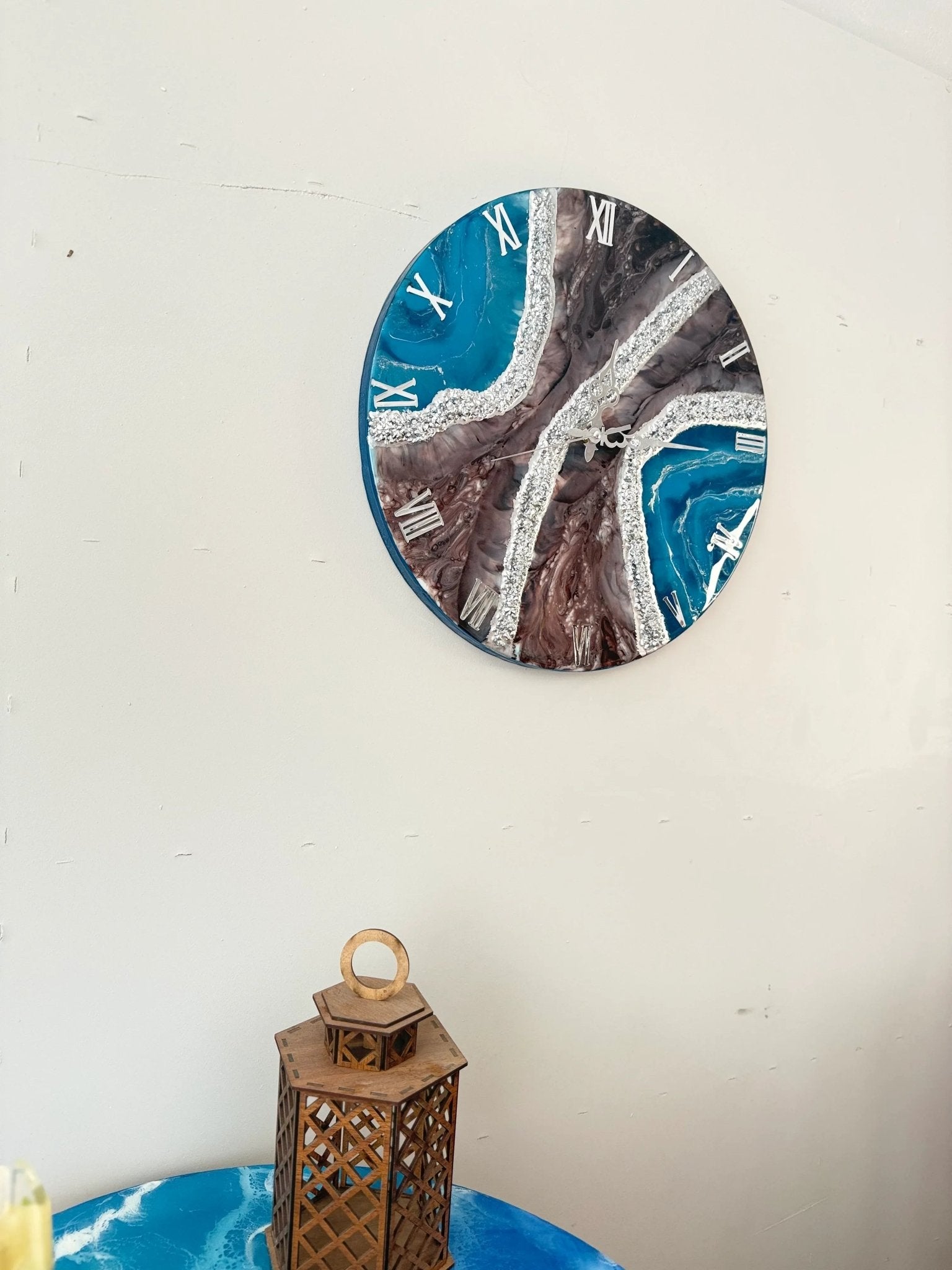 Silver duvar saati - HediyeEpoxySilver duvar saatiHediyeEpoxySilver duvar saati - HediyeEpoxy