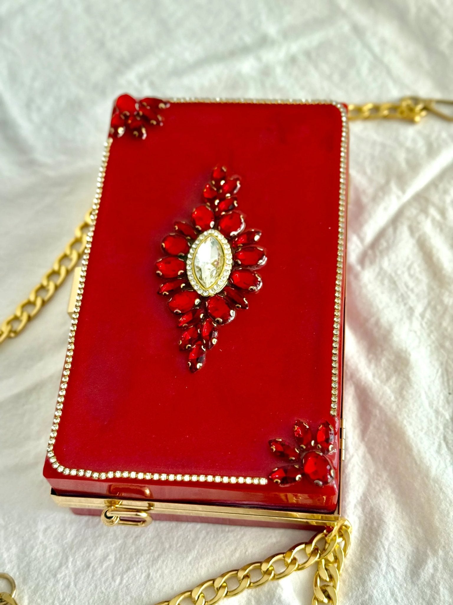 Swaraki taşlarla yapılmış debriyaj epoksi çanta - HediyeEpoxySwaraki taşlarla yapılmış debriyaj epoksi çantaHediyeEpoxySwaraki taşlarla yapılmış debriyaj epoksi çanta - HediyeEpoxy