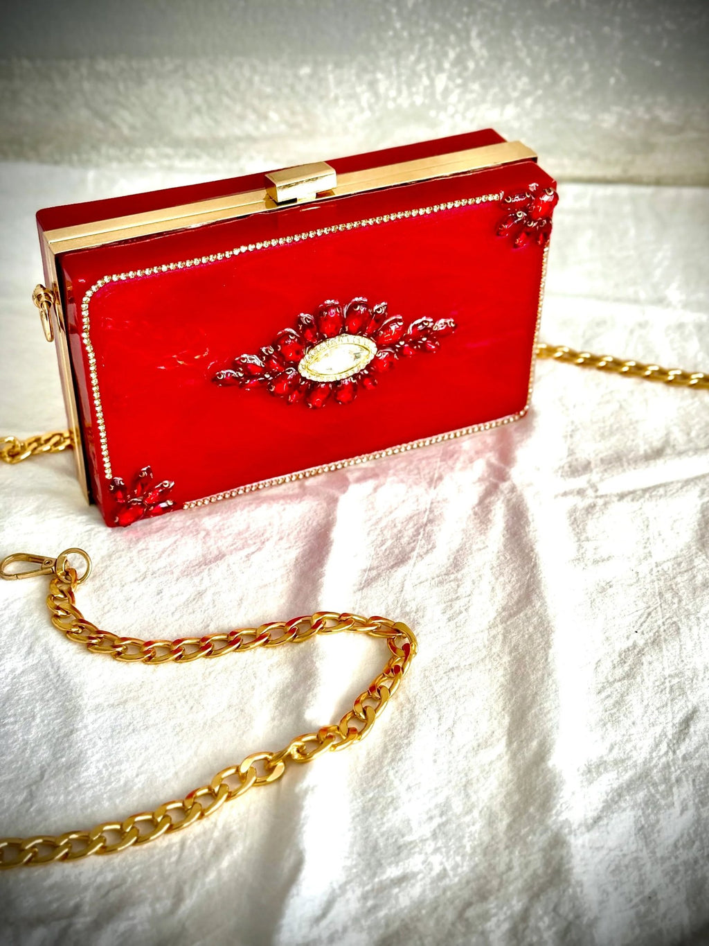 Swaraki taşlarla yapılmış debriyaj epoksi çanta - HediyeEpoxySwaraki taşlarla yapılmış debriyaj epoksi çantaHediyeEpoxySwaraki taşlarla yapılmış debriyaj epoksi çanta - HediyeEpoxy