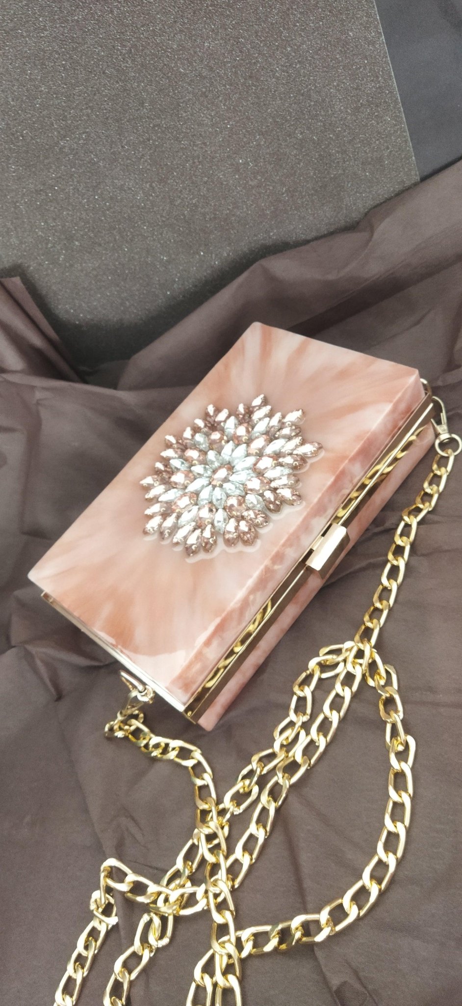 Swarovski taşlarla yapılmış somon renk debriyaj çanta - HediyeEpoxySwarovski taşlarla yapılmış somon renk debriyaj çantaHediyeEpoxySwarovski taşlarla yapılmış somon renk debriyaj çanta - HediyeEpoxy